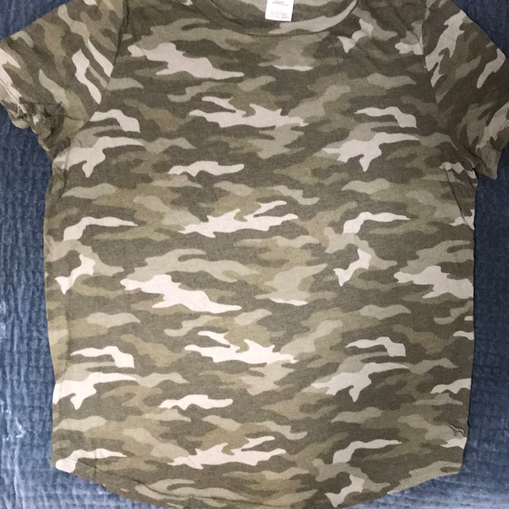 PINK camo short sleeve t-shirt in large